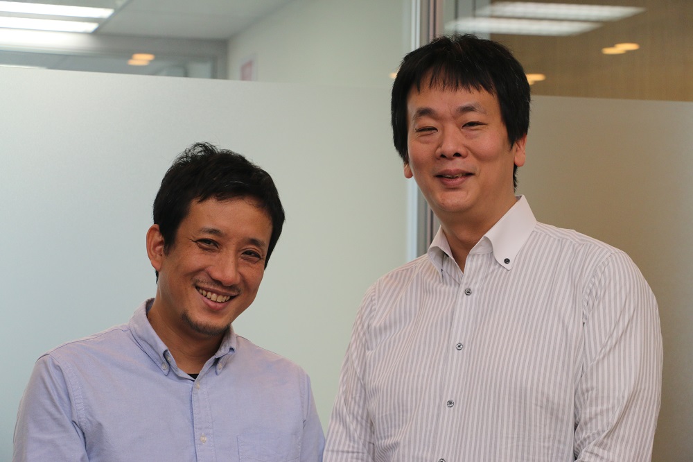 SMFLキャピタルの川名洋平執行役員オペレーション本部長（右）と、藤原雄情報テクノロジ本部デジタルリーダー