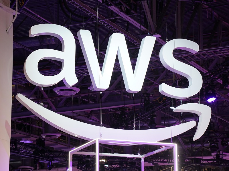 ついに世界シェア30％割れのAWS、「人気者」戦略一本でクラウド首位を守れるか