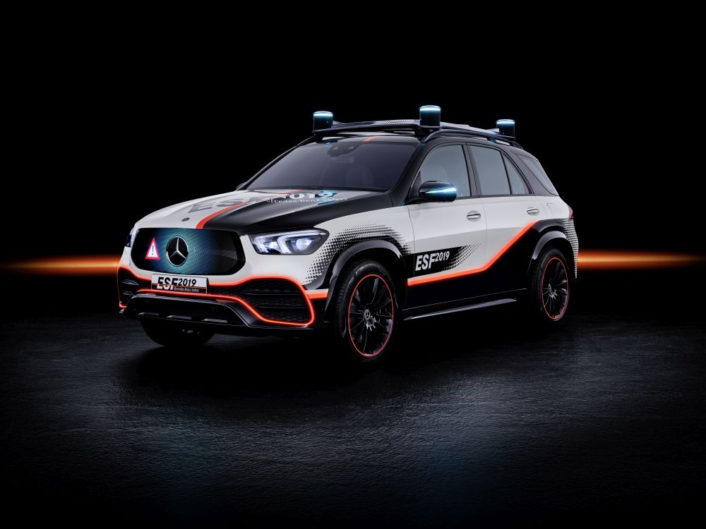 図1　次世代の安全機能を搭載したDaimlerの自動運転実験車「ESF 2019」