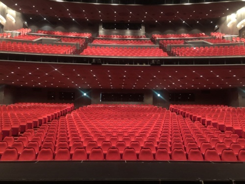 東京宝塚劇場の新座席を舞台側から見た様子（写真：阪急電鉄）
