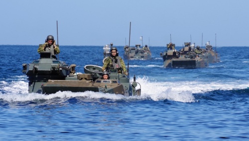 自衛隊の離島奪還訓練の様子。南西諸島では防衛施設の整備が続く（写真：陸上自衛隊）