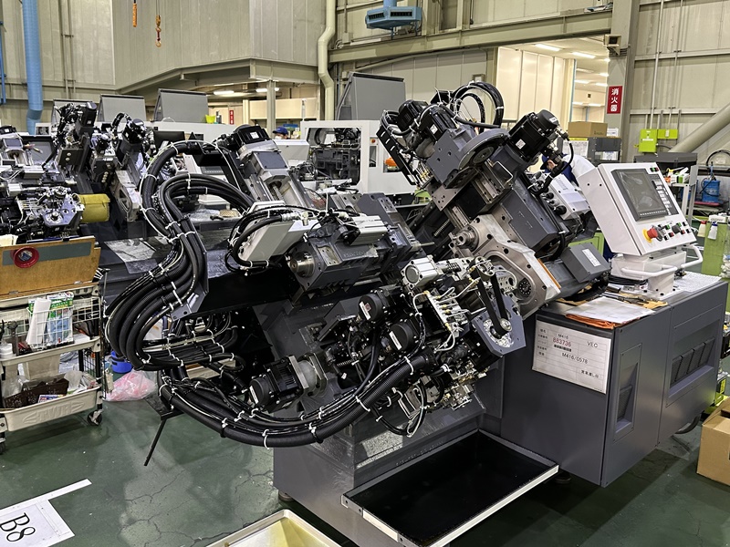 テスラの「40年先」行く工作機械、シチズンマシナリー自動化工場に潜入