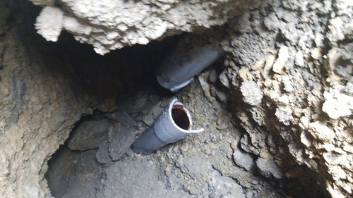 静岡県菊川市で断水の原因となった水道管。設置から50年が経過している（写真：菊川市）