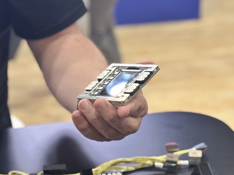 HMDページ JDIが1058ppiの高精細液晶を量産開始、ファーウェイ製VRグラスに