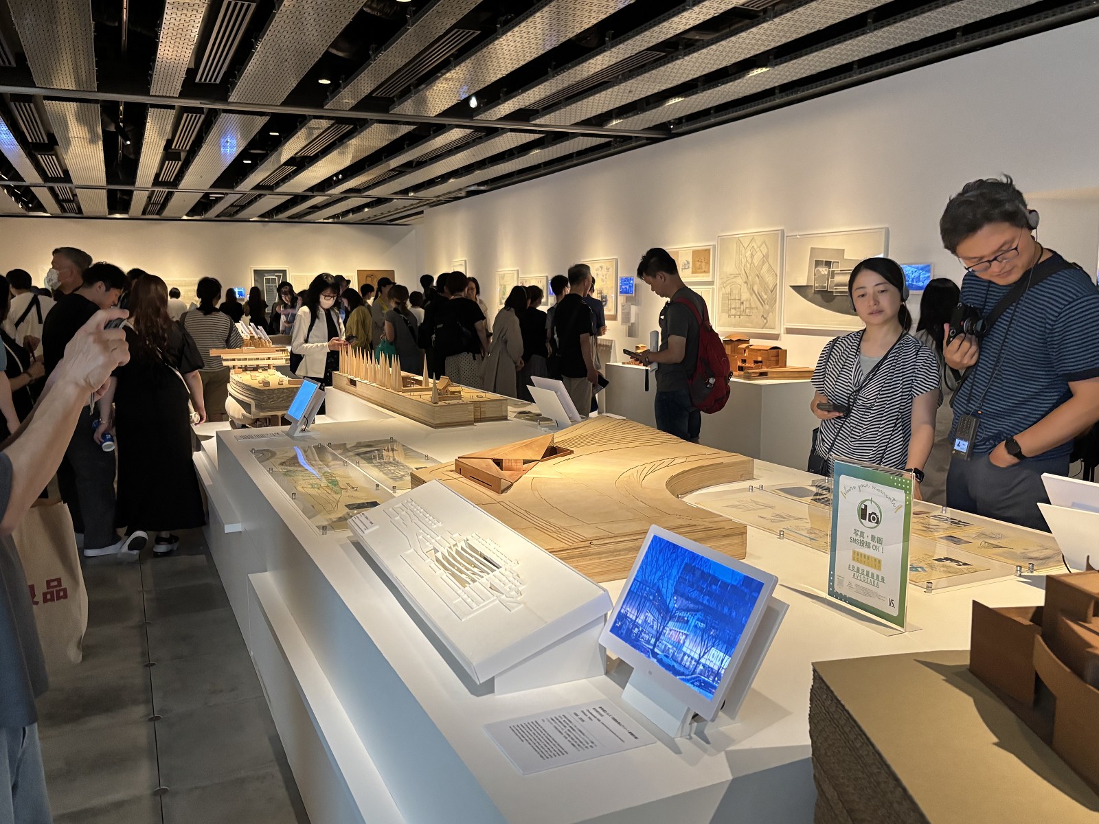 安藤忠雄氏設計「水の教会」で挙式した記憶がよみがえる、今夏は展覧会