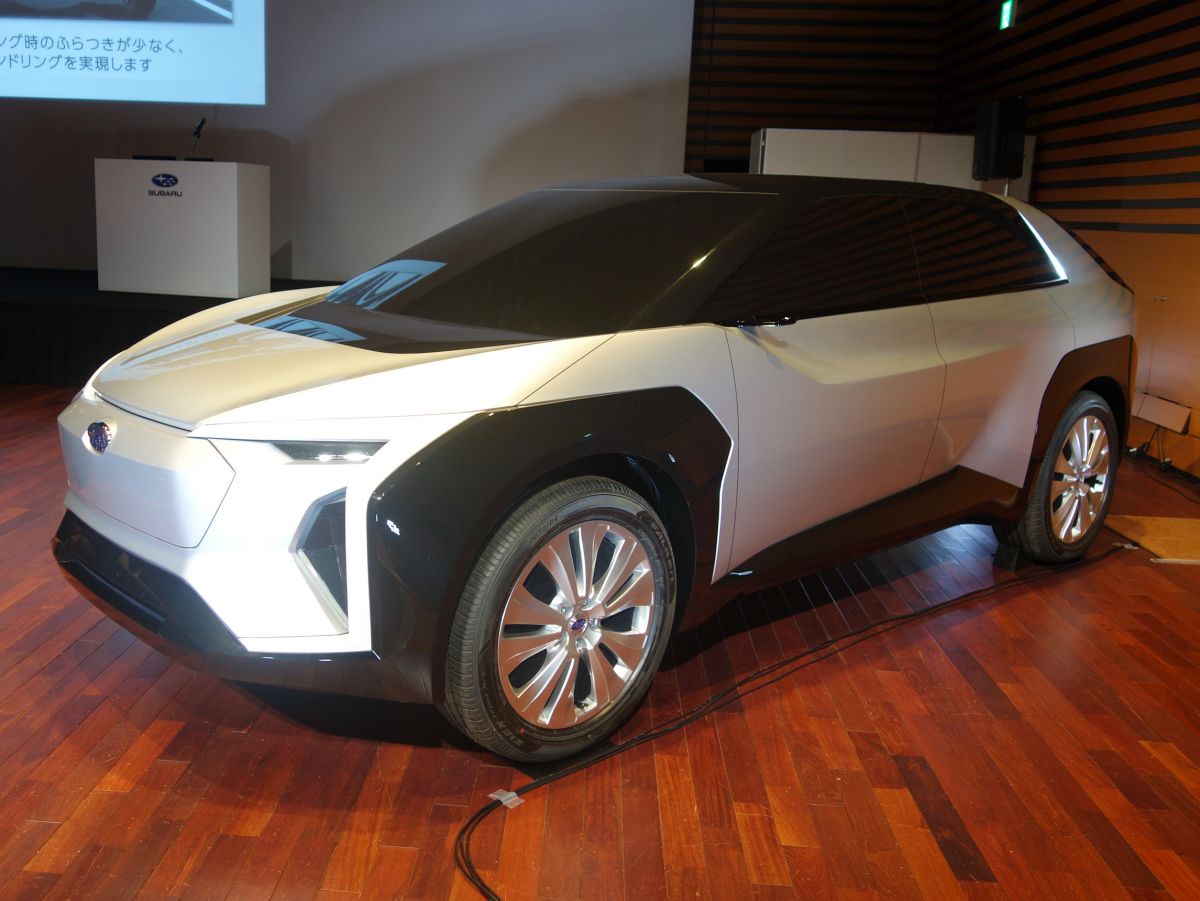トヨタとスバルが共同開発するプラットフォームを採用したEV。写真はスバルのコンセプト（撮影：日経クロステック）