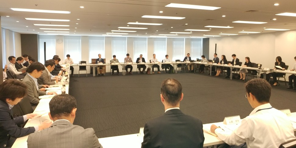 改正電気通信事業法施行規則の原案となる新ルールを議論した有識者会合の模様（2019年6月）