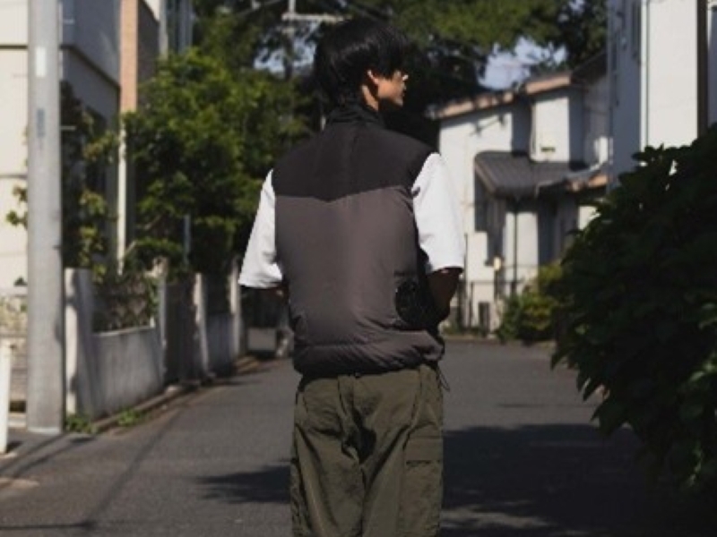 建設現場の夏服に「ペルチェ×ファン」、見た目も“クール”な太って見えない製品に期待