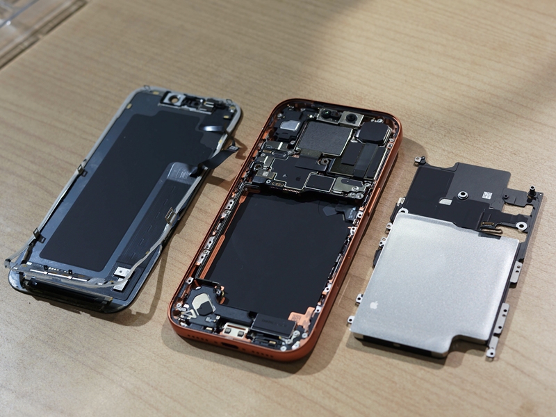 寝耳に水」のUWB搭載、iPhone 11に見る「スマホの次」 | 日経