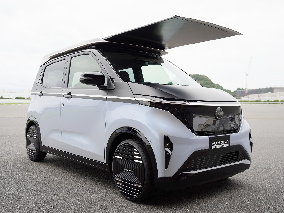 日産が軽EV用に試作、伸びる太陽光パネル 発想の原点は日よけ | 日経