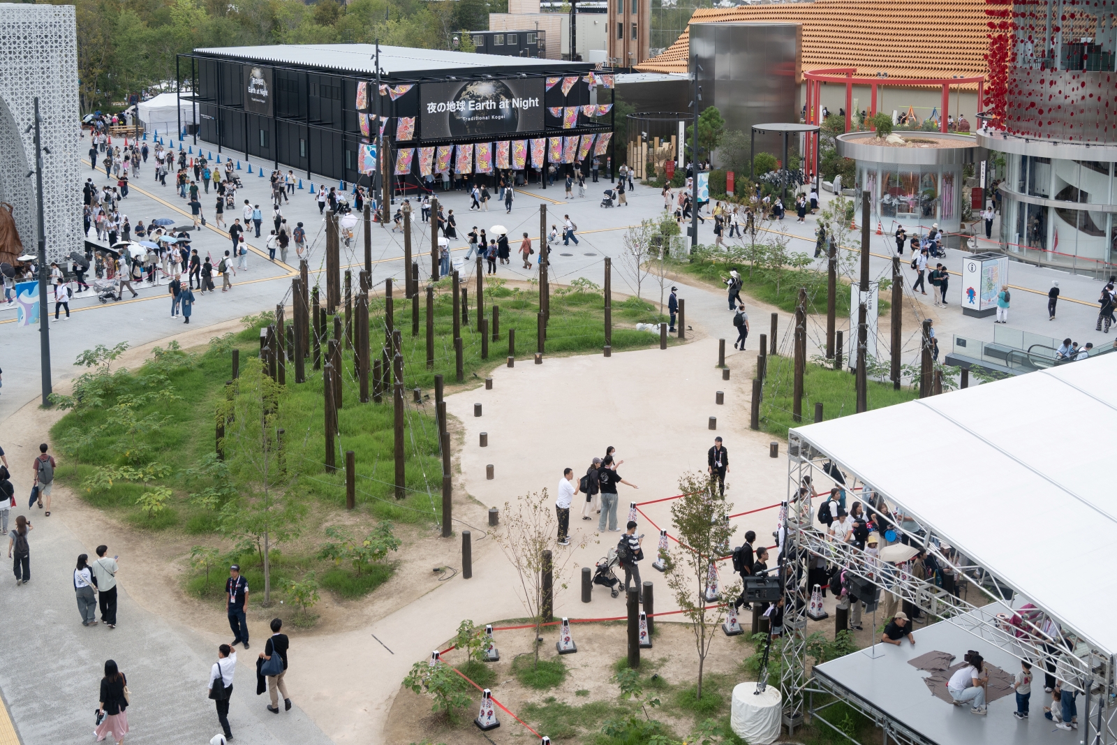 稀少本　Architekten-Wettbewerbe　国際建築設計競技 大阪・関西万博で切磋琢磨した若手建築家、閉幕後に「U-35金賞」受賞者