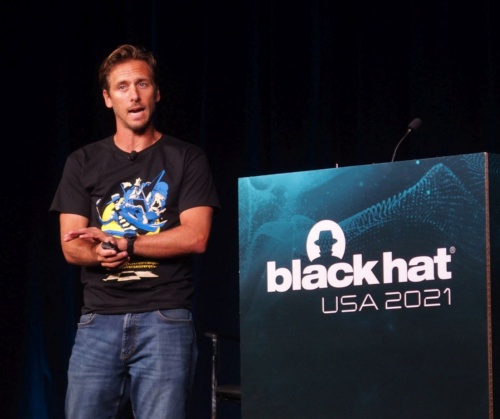「Black Hat USA 2021」で講演するLohn氏