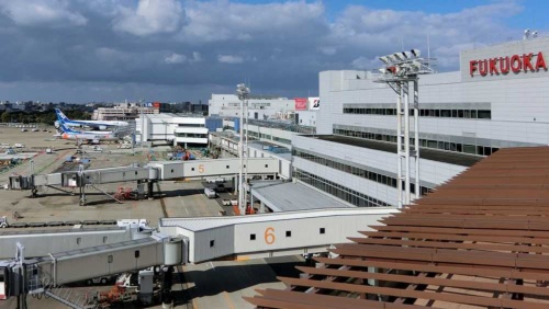 福岡空港の2件の舗装工事で施工不良があった（写真：日経コンストラクション）