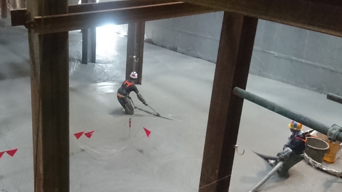 軽量土で埋め戻し、地下高速道路の部材厚を35％減  日経クロステック 