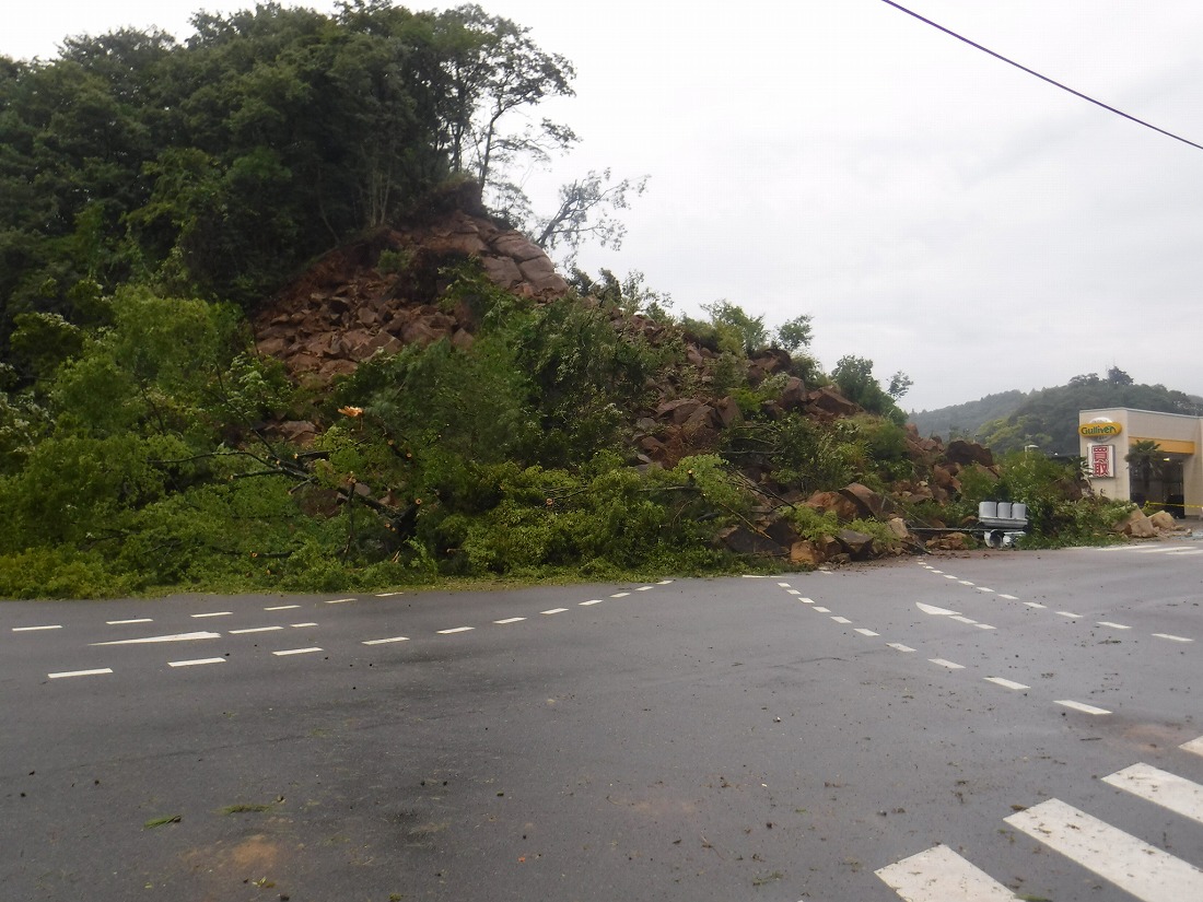 雨も地震もないのに岩山が突然崩壊 原因は岩盤風化 日経クロステック Xtech