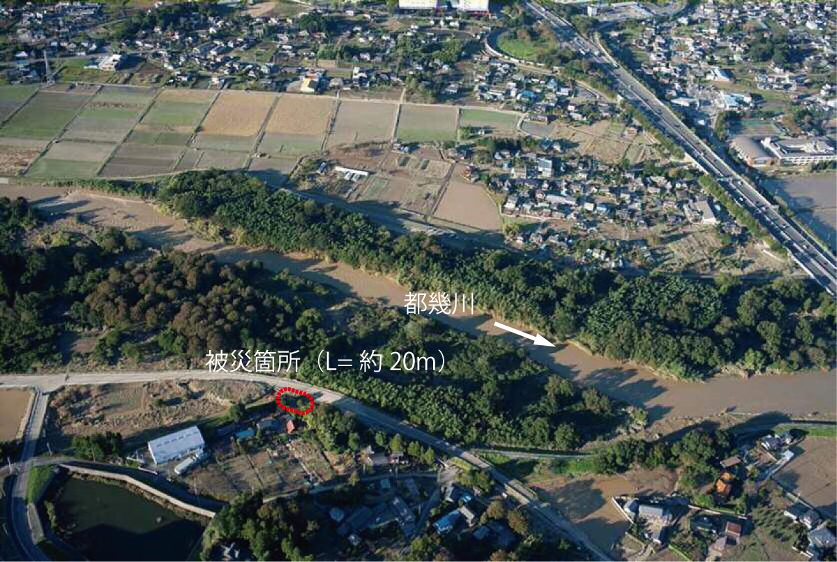 右岸5.9km地点。県道が堤防を乗り越えて川表側を通る（写真：国土交通省）
