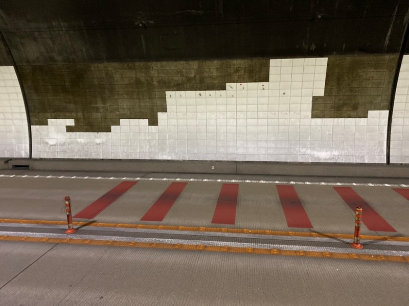 飛騨トンネル内壁にまた不具合、今度はタイル剥落