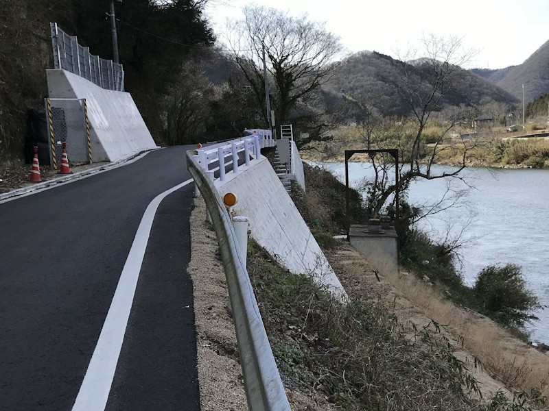 岡山市の県道で擁壁が安定性不足、設計ミスか