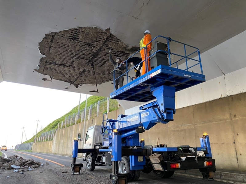 塩害対策の表面被覆で劣化促進か 3tのコンクリ片が道路に落下 日経クロステック Xtech