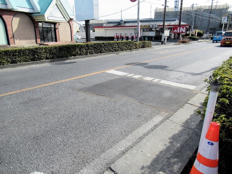 国道のくぼみでバイク転倒 意識不明 埋め戻しの締め固め不足か 日経クロステック Xtech 国道のくぼみでバイク転倒 意識不明 埋め戻しの締め固め不足か 日経クロステック Xtech