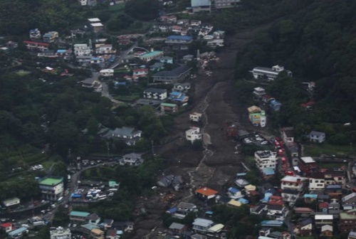 2021年7月に静岡県熱海市で発生した土石流では、災害関連死を含め27人が死亡、1人が行方不明となっている（写真：国土地理院）