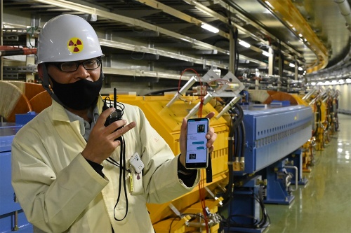テキストや画像を送受信できる(写真:日経クロステック)
