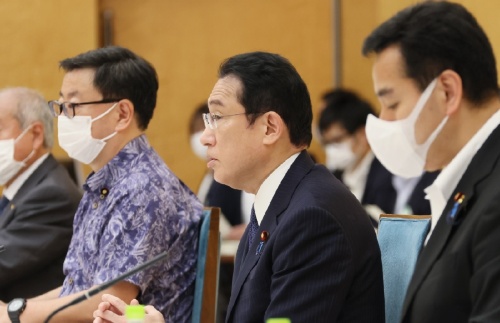 岸田文雄首相は2022年6月7日に経済財政諮問会議と新しい資本主義実現会議の合同会議を開催し、「新しい資本主義のグランドデザイン及び実行計画」と「経済財政運営と改革の基本方針2022」を議論した（写真：首相官邸）