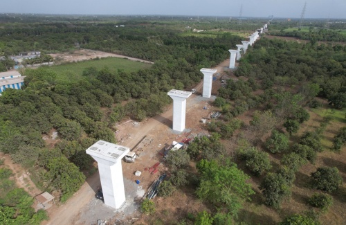 インド高速鉄道の建設現場。高架区間が大部分を占める（写真：インド高速鉄道公社）