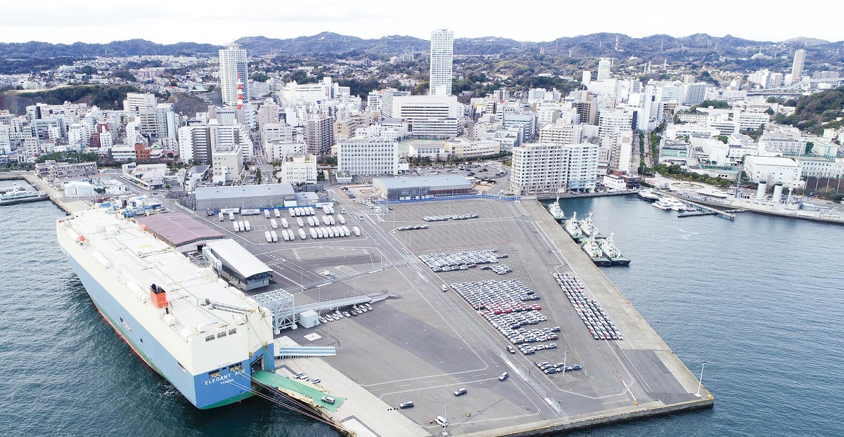 横須賀港の新港地区にある既存の埠頭。2021年7月に北九州との間にフェリーが就航したため、係留施設の不足などの問題が生じている（写真：横須賀市）