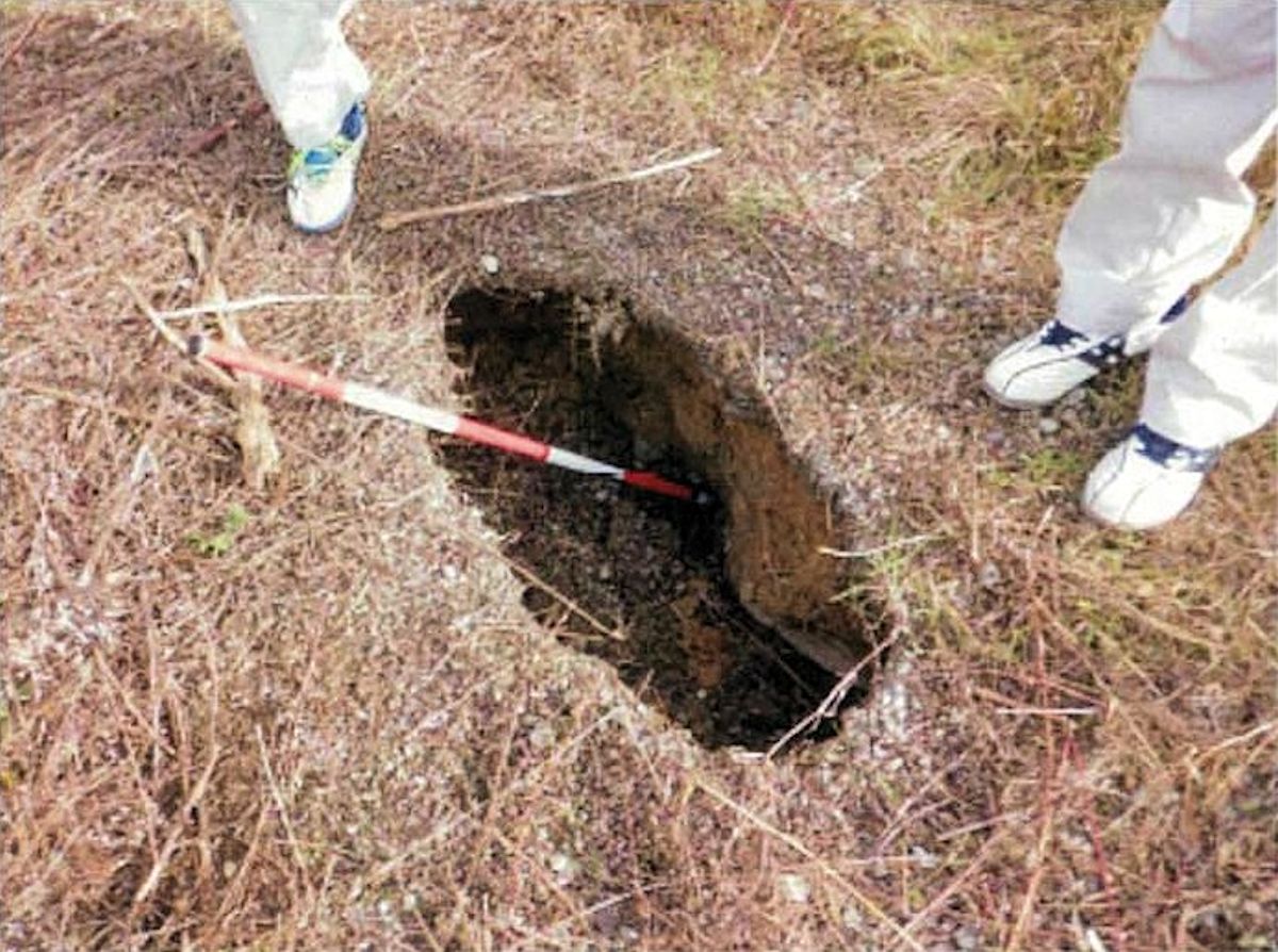 陥没を発見したときの状況（写真：国土交通省徳島河川国道事務所）