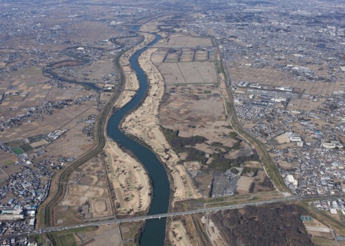 荒川左岸（写真右）に第二・三調節池を整備する（写真：国土交通省）