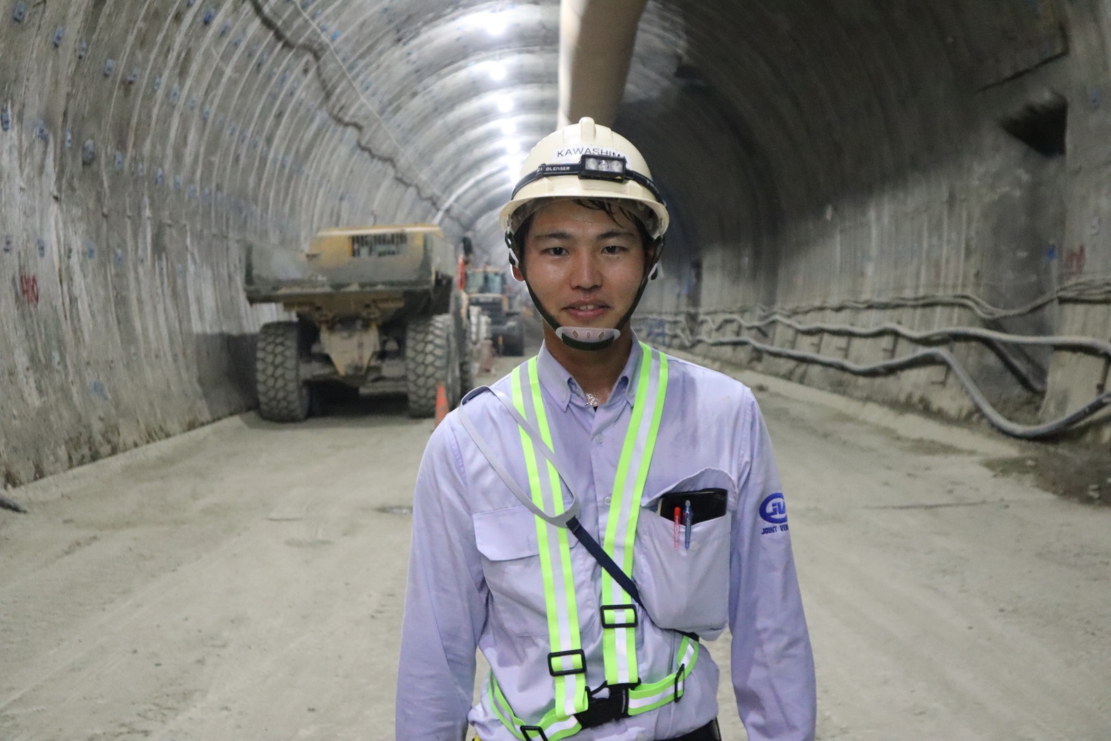 若手技術者が異国で日本流トンネル工事を伝える、清水建設JV | 日経