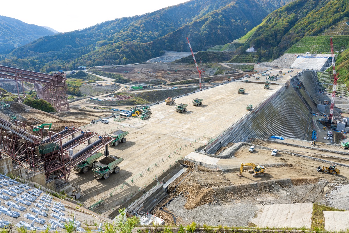 鹿島がダム材料製造時の品質管理システムを開発、作業員を約9割削減