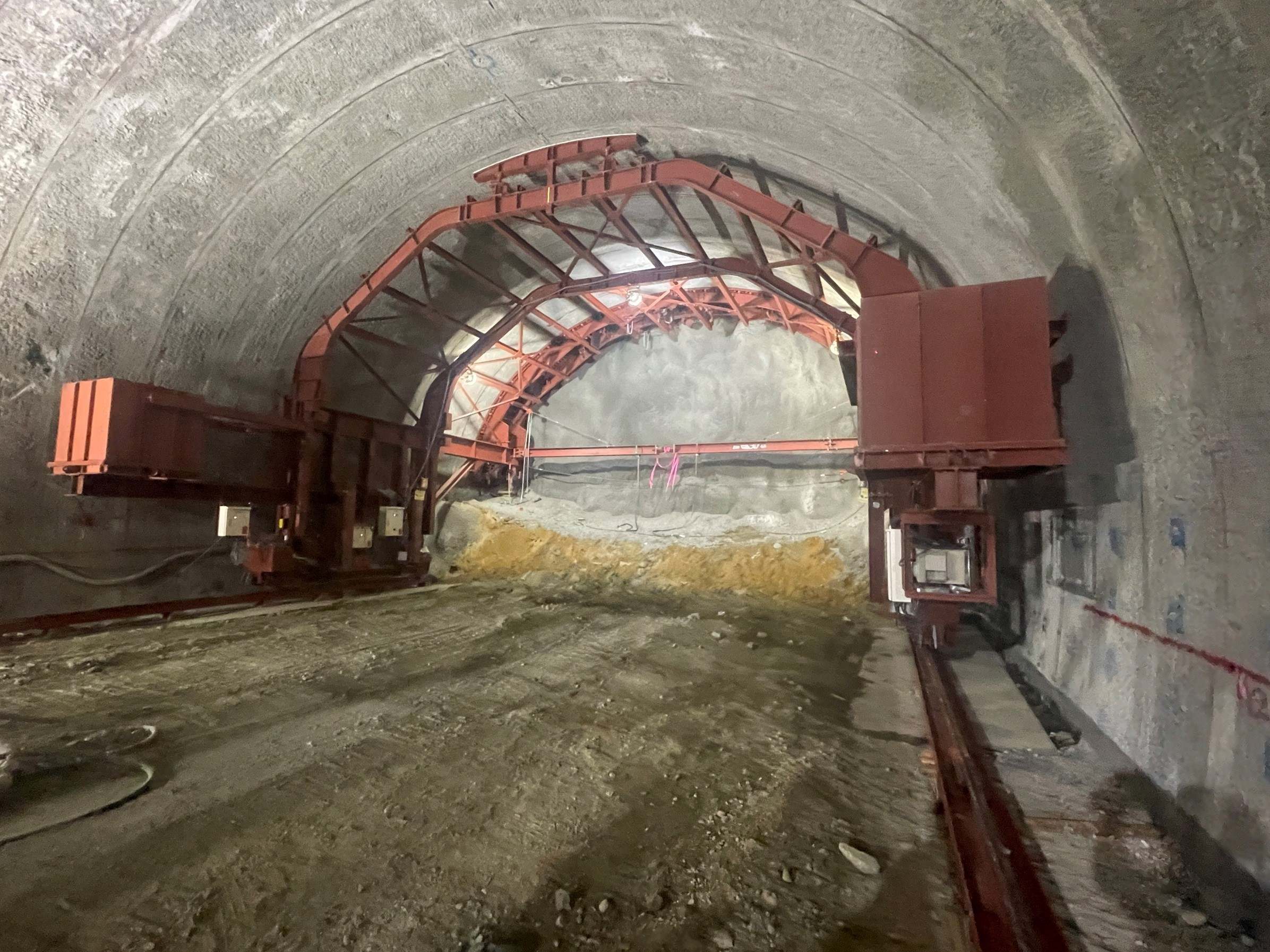 都市部山岳工法トンネルの覆工設計 性能照査型設計への試み