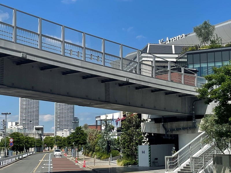「Kアリーナ横浜」結ぶ歩道橋に設計ミス、必要な鉄筋量を満たさず強度不足