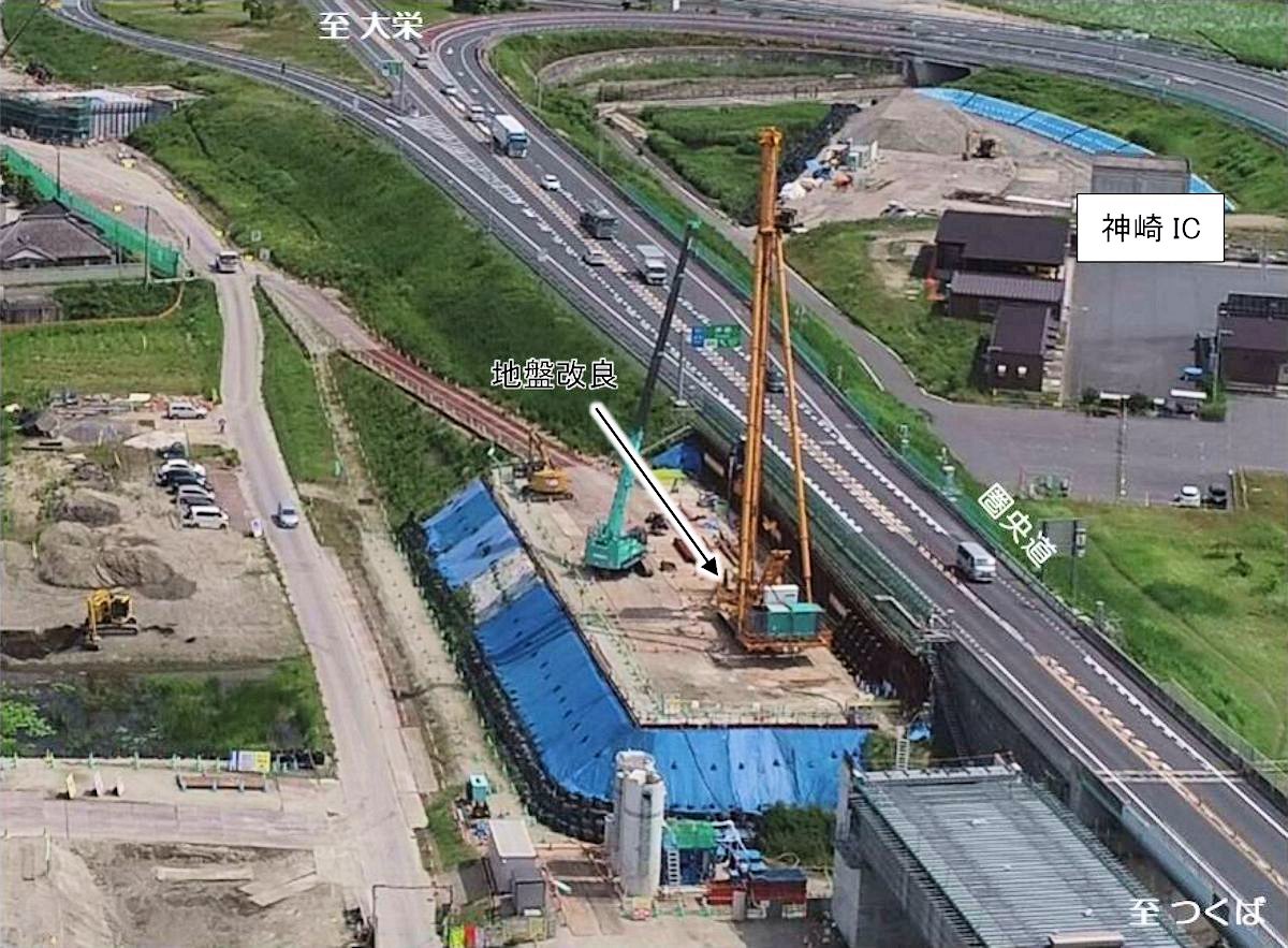 地盤改良工事の現場（写真：国土交通省、東日本高速道路会社）