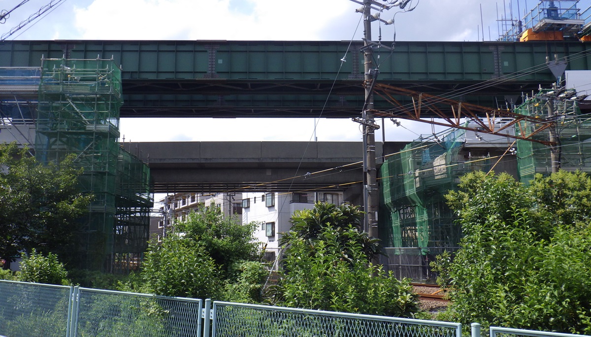JR南武線をまたぐ道路橋の改修工事の様子（写真：川崎市）
