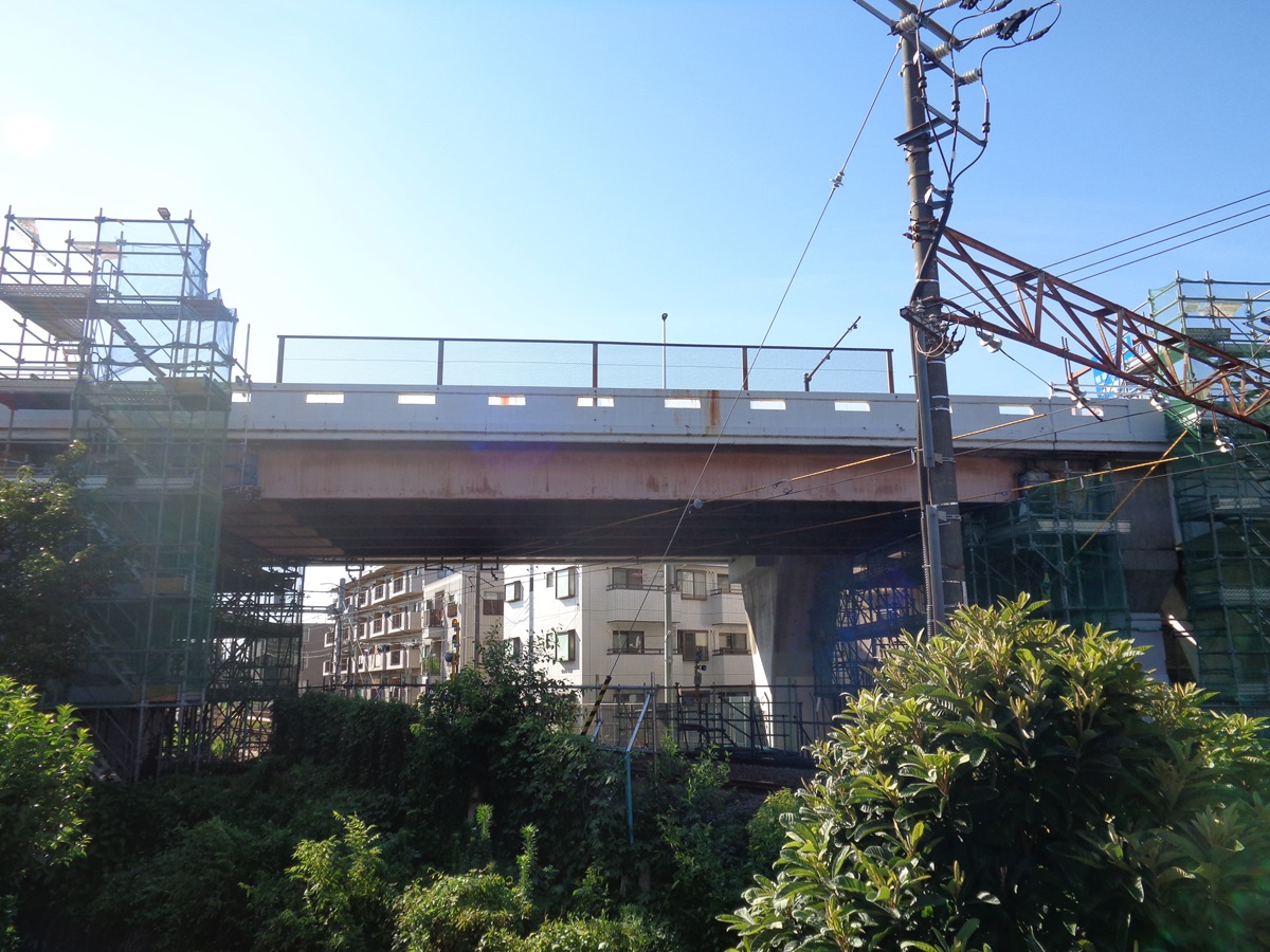 既設橋桁を撤去する前の様子（写真：川崎市）