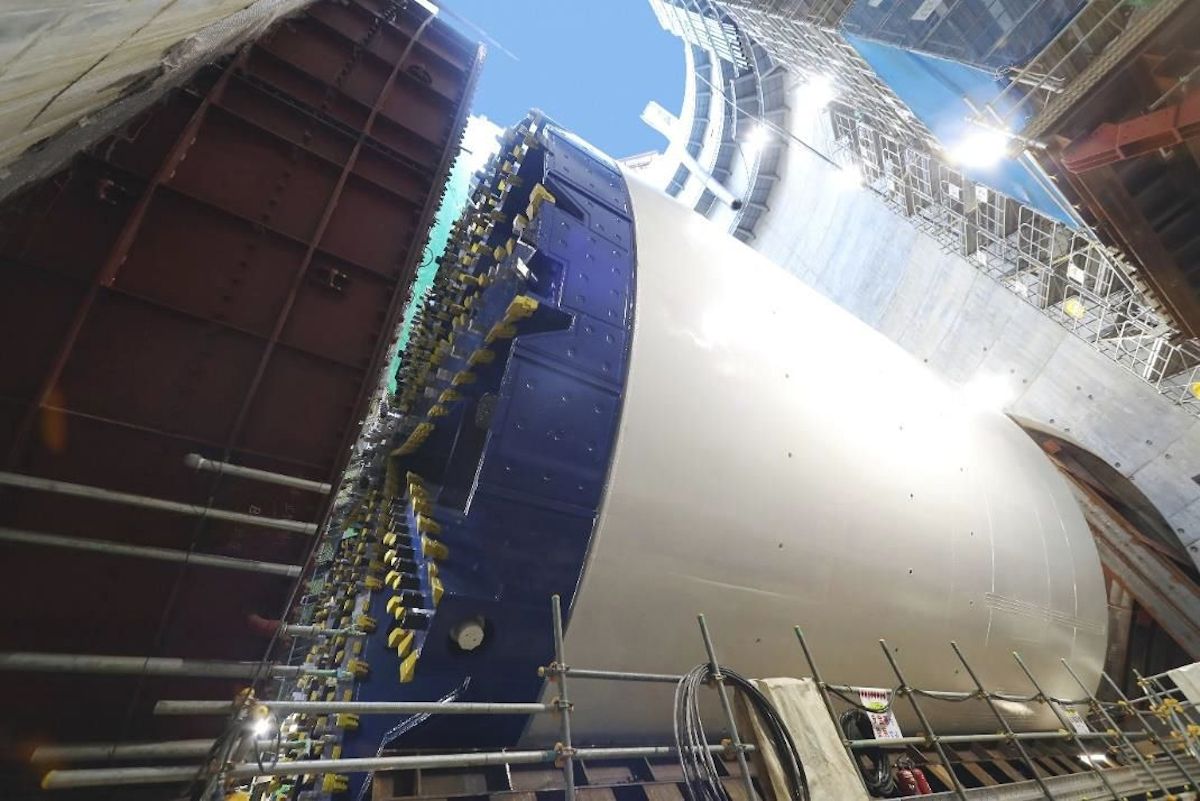 リニア中央新幹線第一首都圏トンネルの小野路非常口内で組み立てられたシールド機（写真：JR東海）