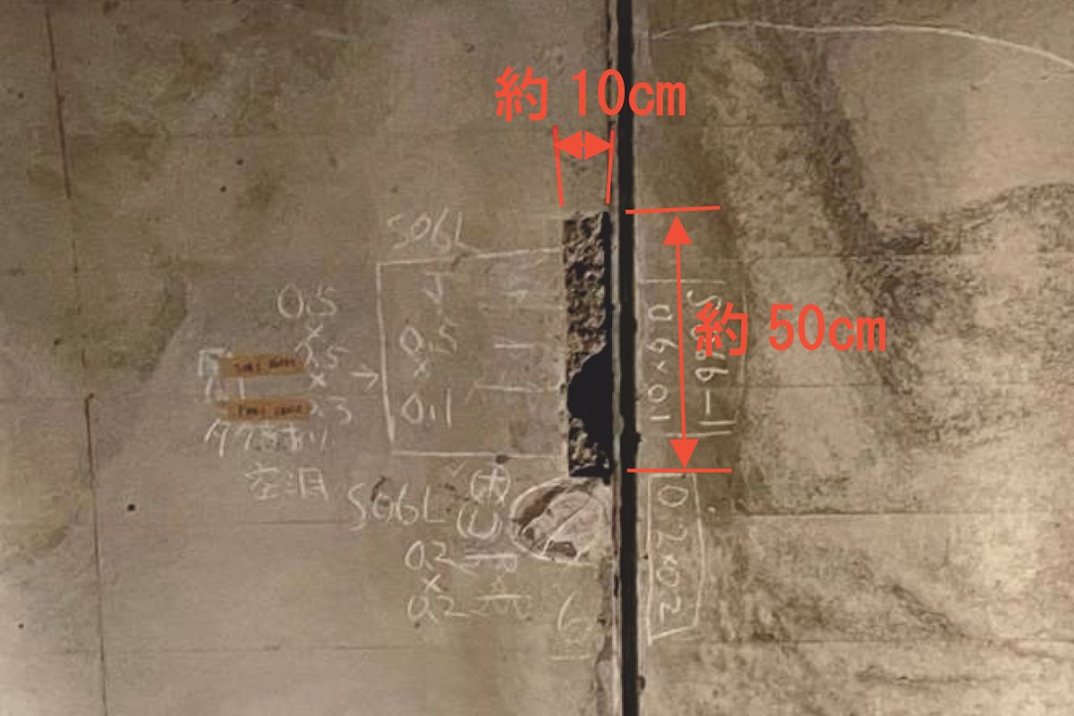 空洞の発見箇所。覆工コンクリートの設計上の厚さは35cm（写真：京都府中丹西土木事務所）
