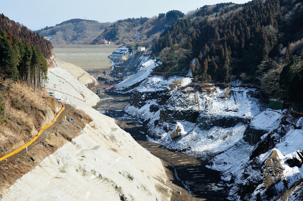 本格供用前に実施した漏水対策工事の様子（写真：日経コンストラクション）