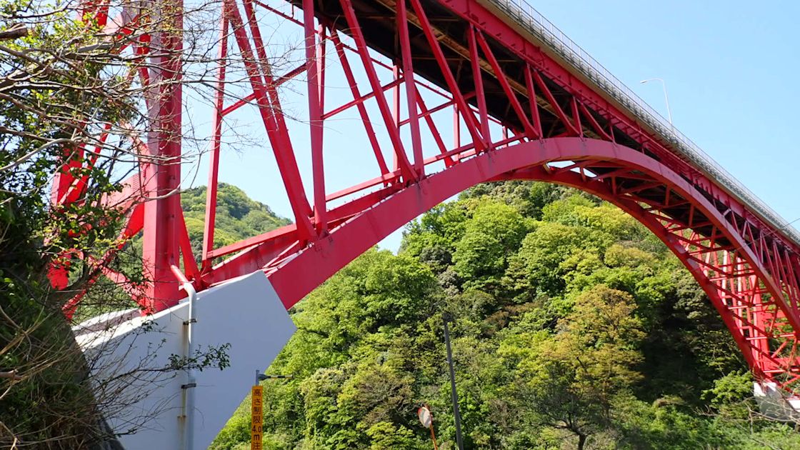 国道8号の鋼アーチ橋で斜材が破断 | 日経クロステック（xTECH）