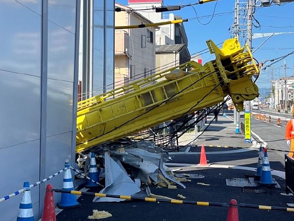 清水建設JVの新名神工事で杭打ち機転倒、スクリューが地中に引き込まれ