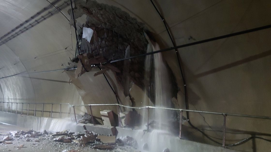 崩落した北薩トンネル、事故前日から地下水位に変化　当時の計測結果公表