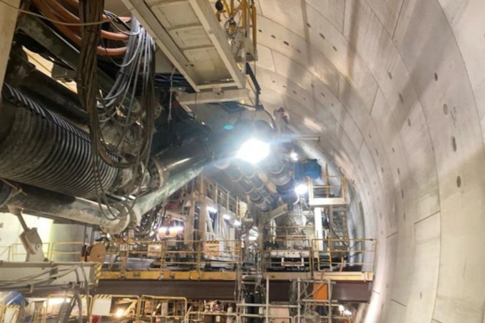 施工中の二葉山トンネルのシールド機後方(写真:広島高速道路公社)