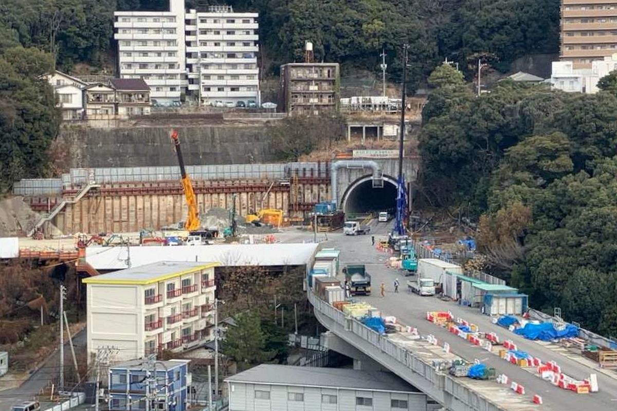 二葉山トンネルの広島駅側坑口の様子。26年1月時点（写真：広島高速道路公社）