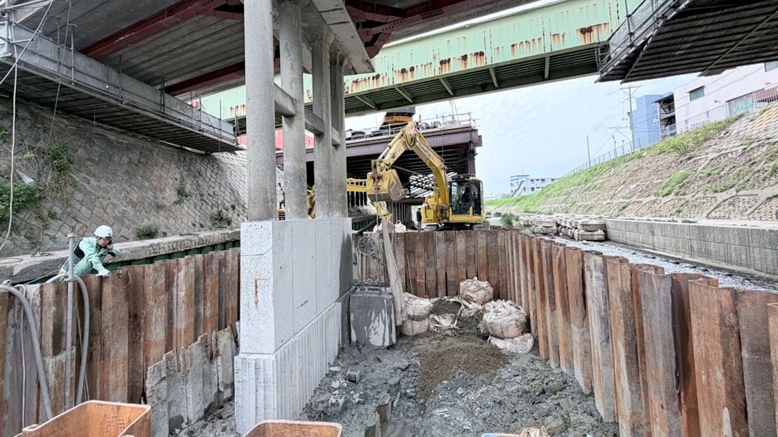補強工事中に橋脚杭が7cm沈下、洗掘防止のコンクリート撤去が影響か