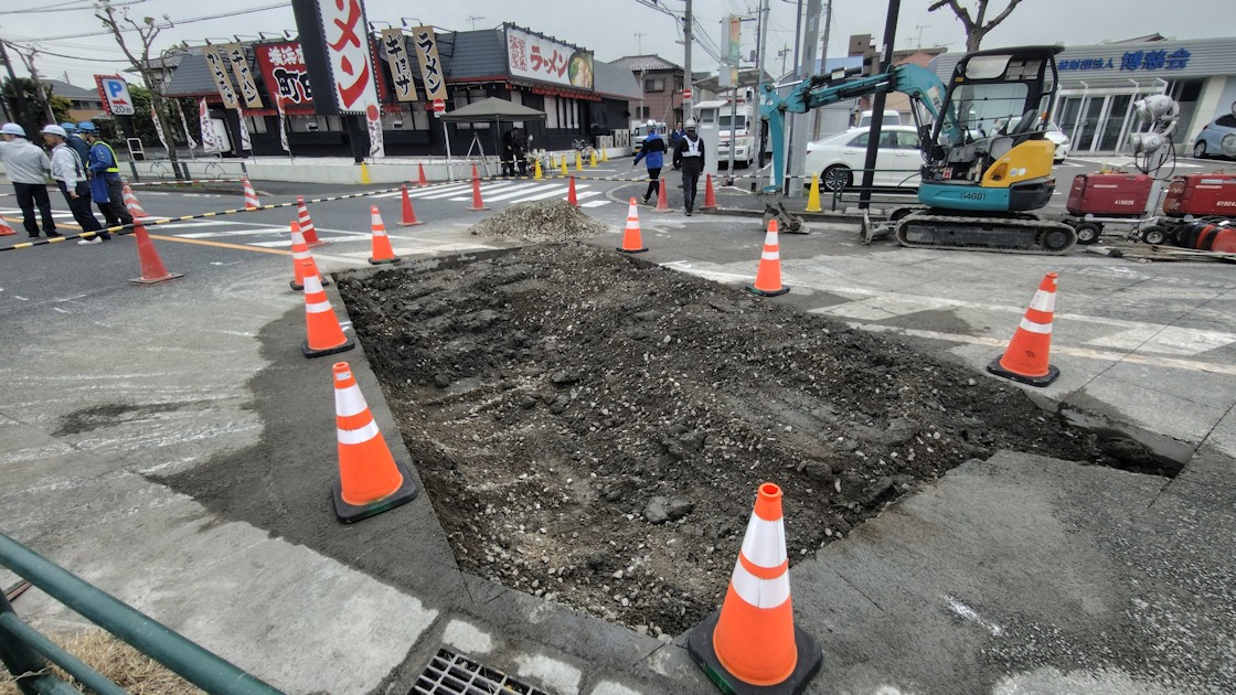 シールドトンネルの注入孔から土砂流入、道路陥没の恐れ　裏込めに問題か
