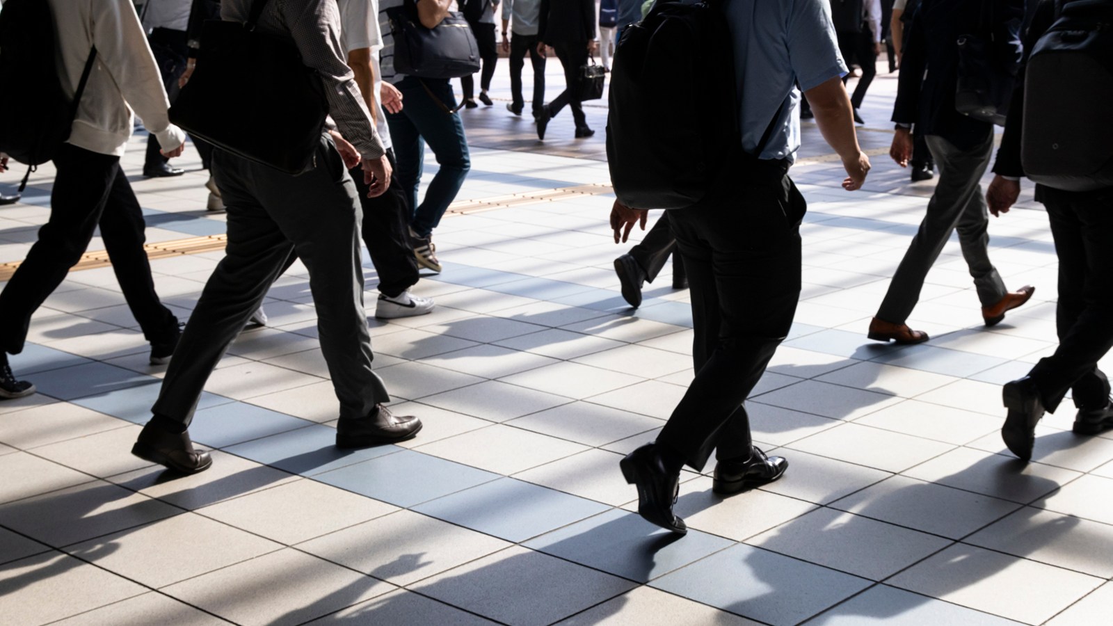 月45時間以内の一律指導を取りやめ、残業上限規制の運用を緩和