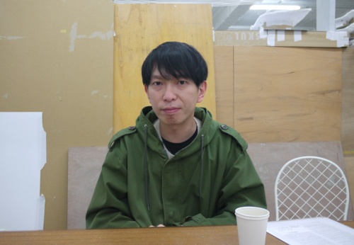 2月25日、本誌の取材に応じた石上純也氏。1974 年神奈川県生まれ。東京芸術大学大学院修士課程を修了し、SANAAに勤務後、2004 年に事務所を設立。国内外でプロジェクトを手掛ける(撮影:菅原 由依子)